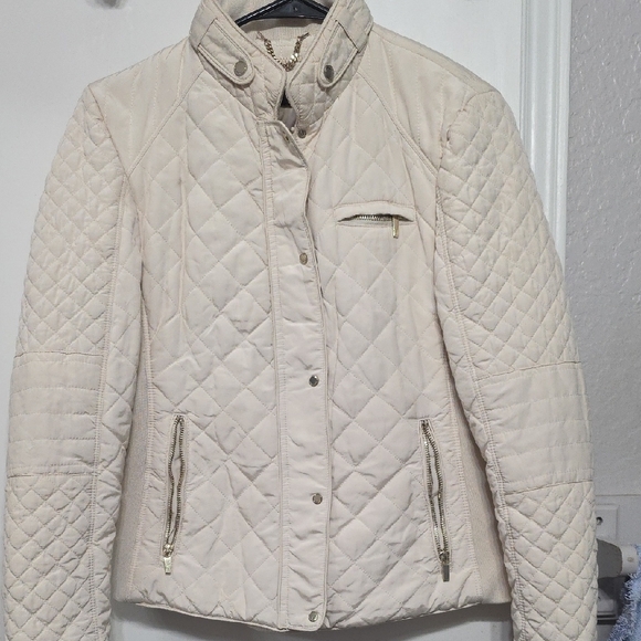 Elegant Cream Quilted Women's Jacket - Picture 7 of 14